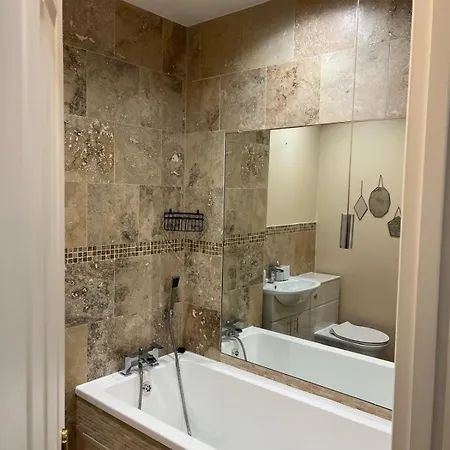 Entire Two Bedroom Ravens Holiday home *