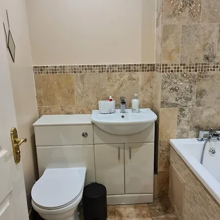 Pr 2 Bedrooms Modern Home *