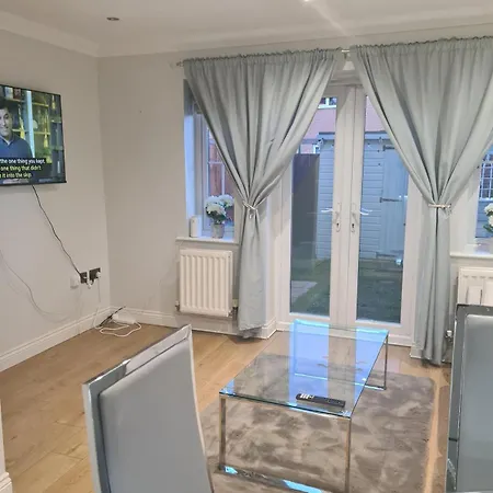 Entire Two Bedroom Ravens Holiday home