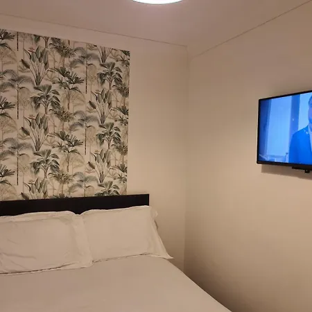 Entire Two Bedroom Ravens