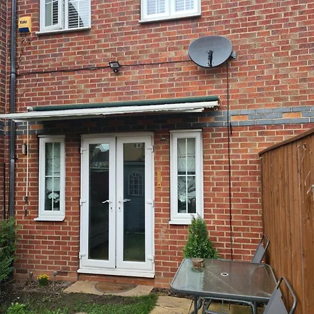 Pr 2 Bedrooms Modern מידלסבורו