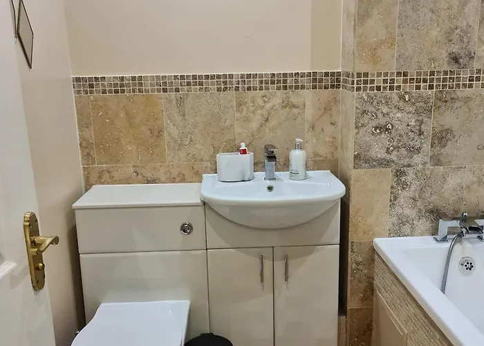 Pr 2 Bedrooms Modern *