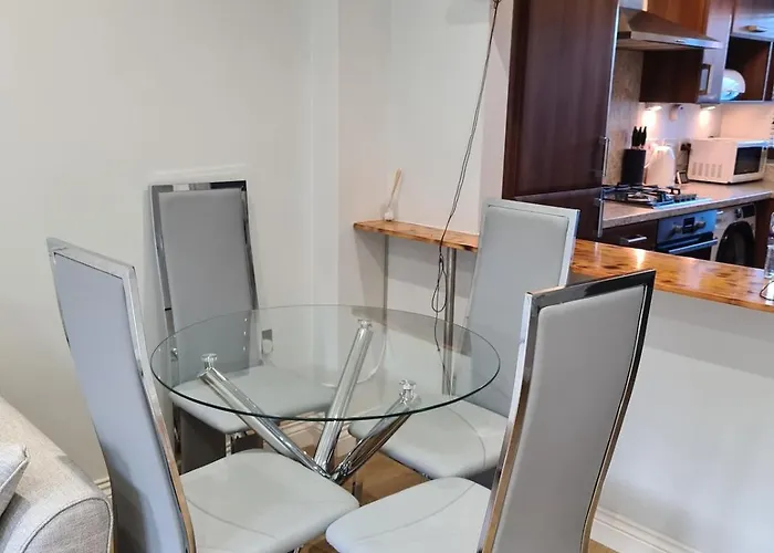 Pr 2 Bedrooms Modern מידלסבורו