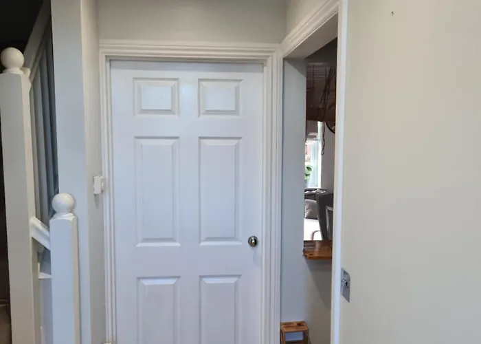 Pr 2 Bedrooms Modern * מידלסבורו