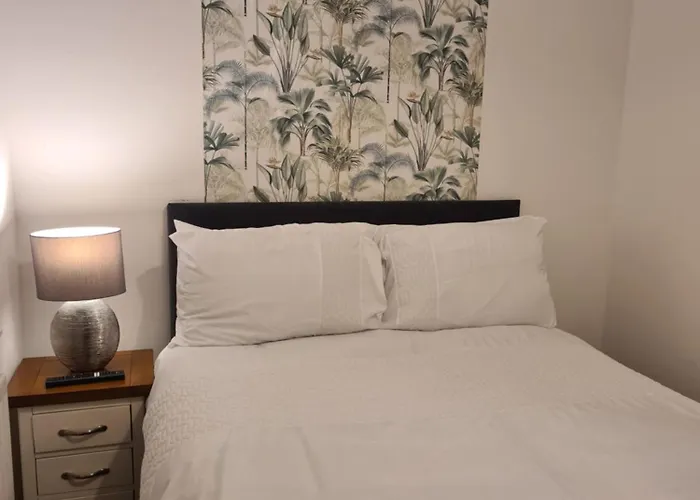 Pr 2 Bedrooms Modern *